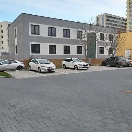 Living Bratislava & Bus Station & Mlynske Nivy Διαμέρισμα Εξωτερικό φωτογραφία